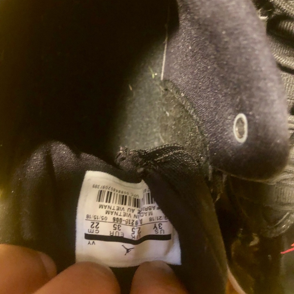 Size 3y Jordan’s - Picture 4 of 5